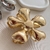 Presilha flor maior metal ( dourada/ prata)