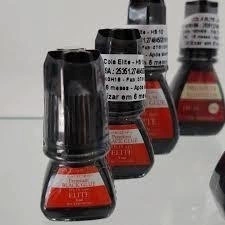 Cola 3ml Elite Premium Black glue para cilios modelo HS-10 de 3 a 5 segundos. na internet