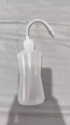 Frasco Almotolia para cilios 60ml curvo bisnaga Plastico Aplicador de agua. - deisealinecosmeticosebeleza.com
