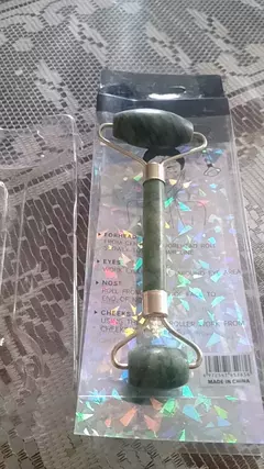 Massageador facial rolo pedra de jade verde ponta dupla Anti Rugas etc...