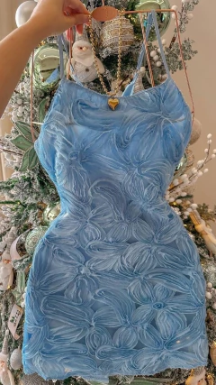 Vestido alfaiataria bordado em tule