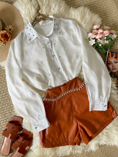 Short couro bordado - comprar online
