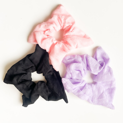 SCRUNCHIE - NEGRO ONDULADA en internet