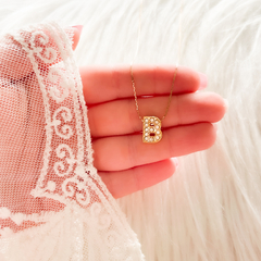 COLLAR CADENA CON INICIAL - ¨B¨ - DORADO