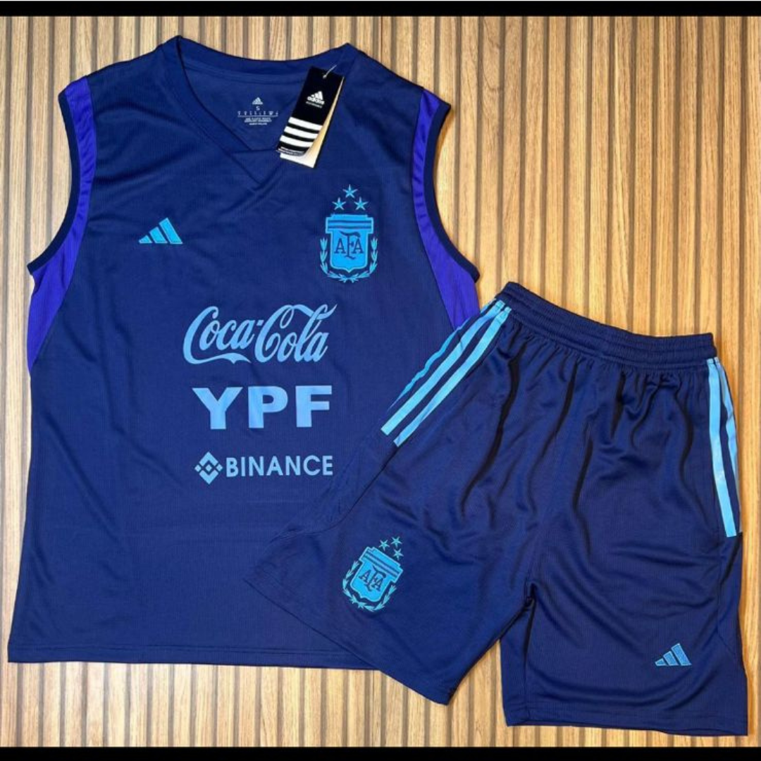 CONJUNTOS DE FUTBOL: CAMISETA + SHORT DE REGALO en internet